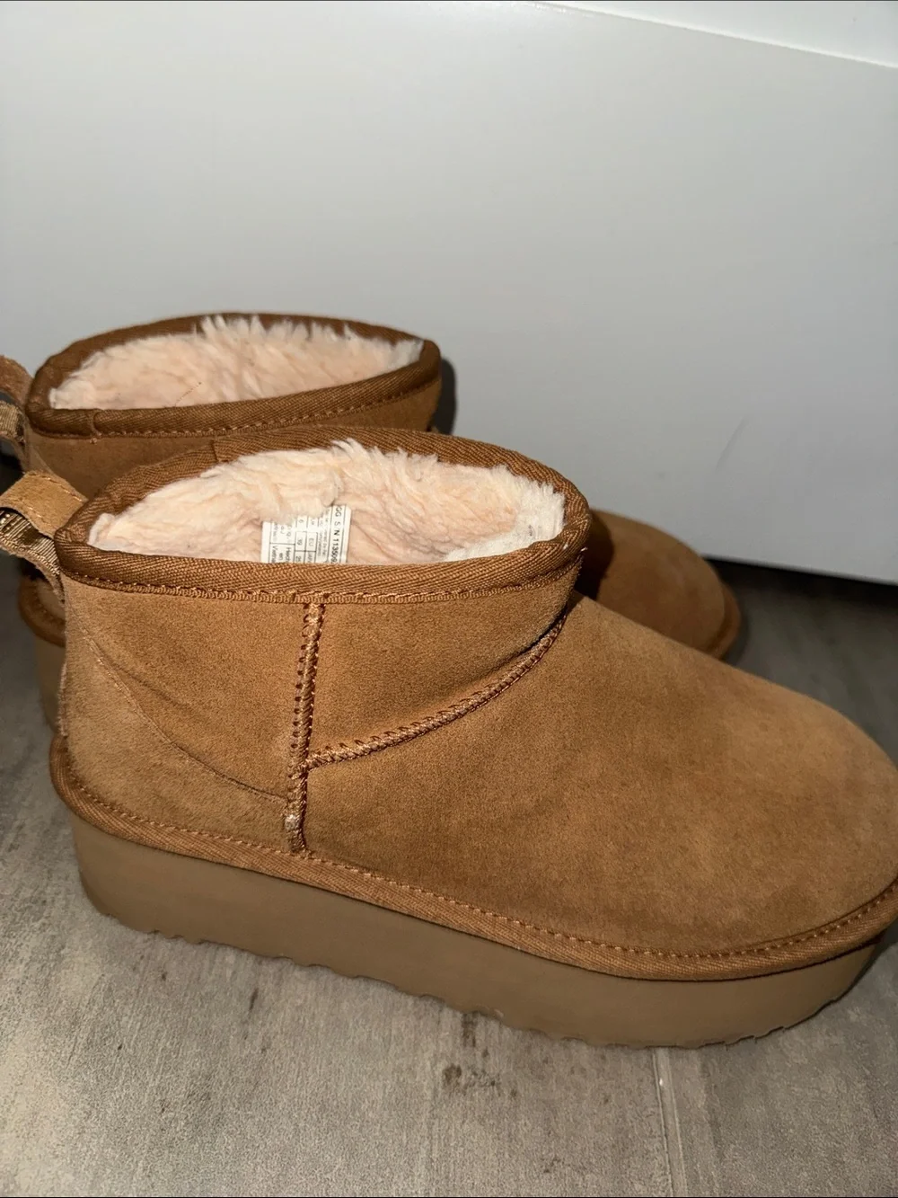 Womena UGG platform boot